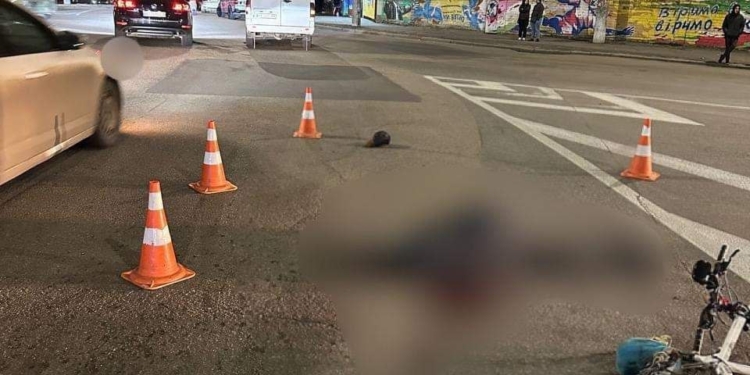 У Миколаєві маршрутка насмерть збила велосипедиста (ФОТО)