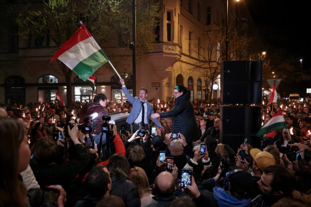 Факельна хода в Будапешті - Мадяр збирає сили проти Орбана (ФОТО, ВІДЕО) 3