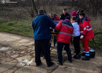 У Снігурівці сталася ДТП, постраждалому допомогли рятувальники з Чернігівщини (ФОТО)