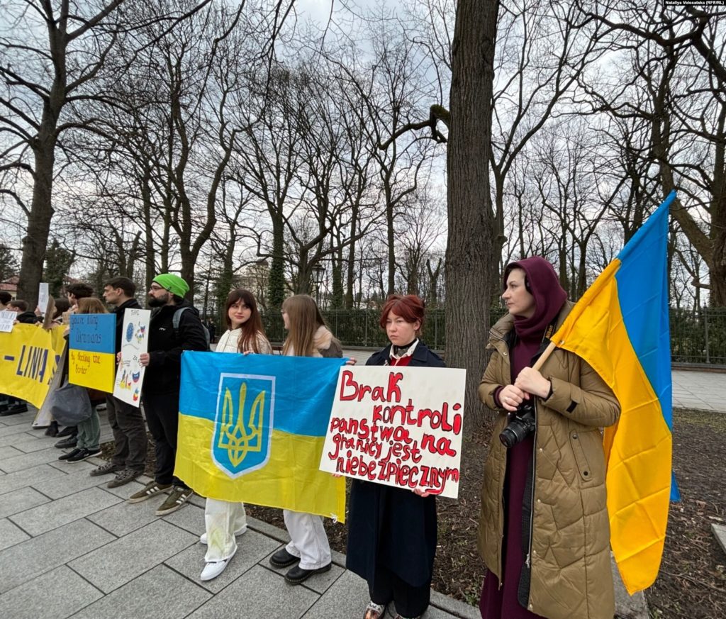 «Кордон – лінія життя»: у Варшаві протестували проти блокування українського кордону (ФОТО) 6