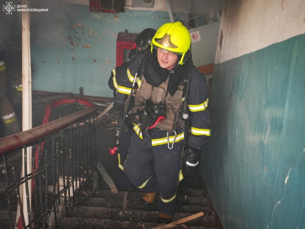 Пожежу в Миколаєві після ракетного обстрілу ліквідували (ФОТО, ВІДЕО) 5