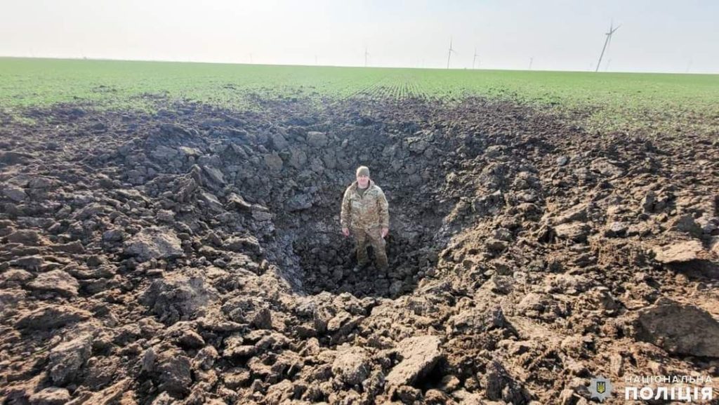 На Миколаївщині на висоті 55 метрів демонтували бойову частину "шахеда", що застряг у вітряку (ФОТО, ВІДЕО) 10