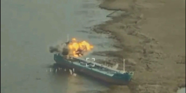 Знищений вчора ворожий комадний пункт був розташований в танкері на Кінбурській косі (ФОТО, ВІДЕО)