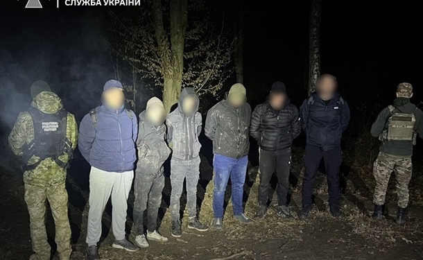 На кордоні виявили 5 ухилянтів у супроводі 15-річного підлітка