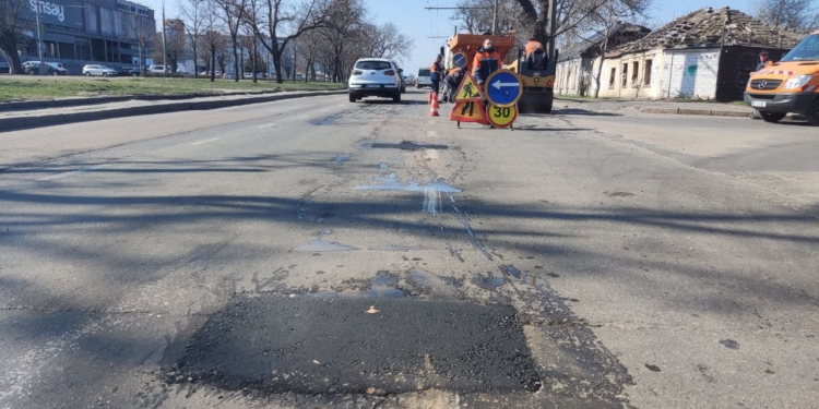 У Миколаєві розпочали ямковий ремонт доріг (ФОТО)