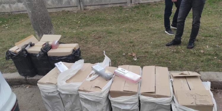 В Миколаєві вилучили 4,8 тис. пачок нелегальних цигарок – був сигнал (ФОТО)