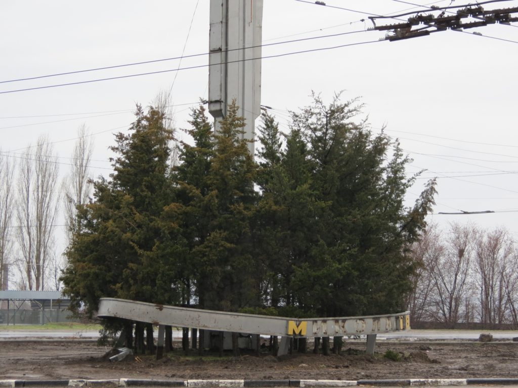 На Тернівському кільці демонтували стелу «Миколаїв» (ФОТО) 34