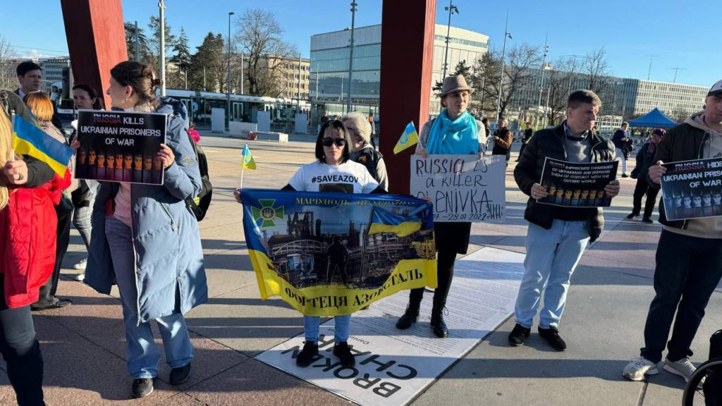 У Женеві перед Палацом Націй ООН пройшла акція на підтримку українських військовополонених (ФОТО) 8