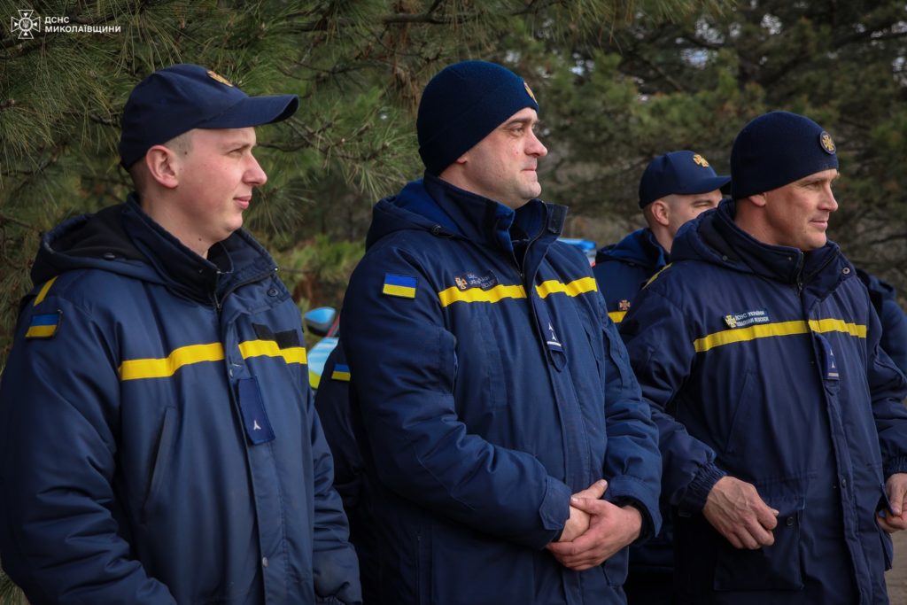 До Всесвітнього дня лісів рятувальники Миколаївщини висаджували молоді сосни та дуби (ФОТО) 7