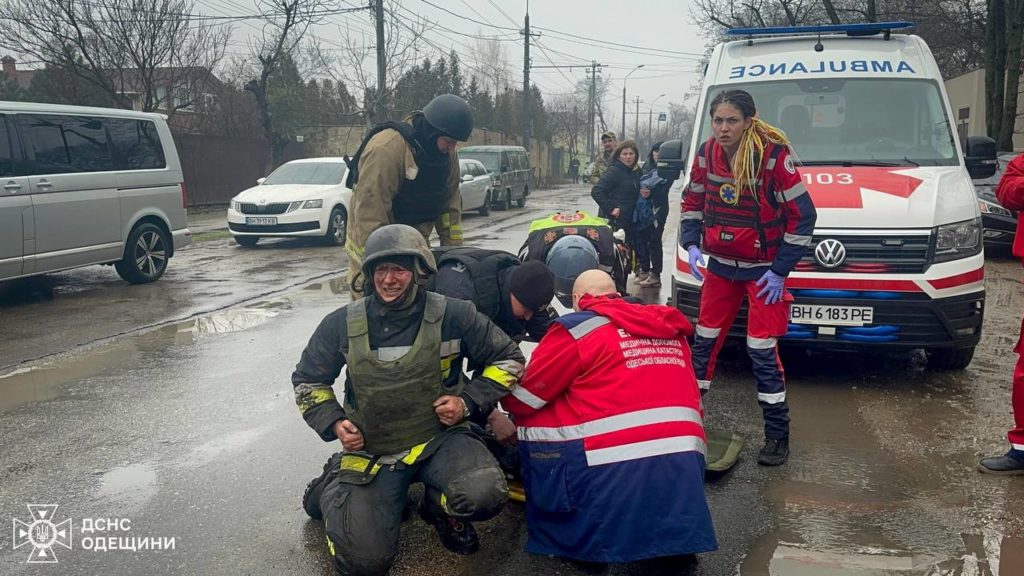 Наслідки ракетного удару по Одесі (ФОТО) 10