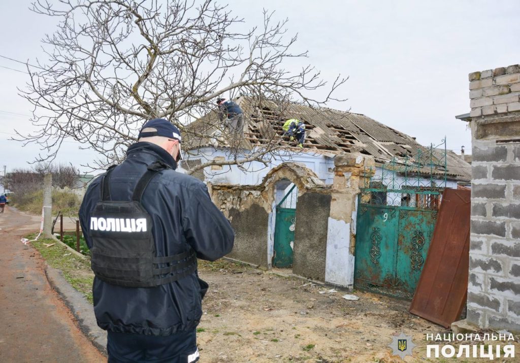 В поліції розповіли про руйнування в Миколаєві внаслідок падіння уламків дронів (ФОТО, ВІДЕО) 9