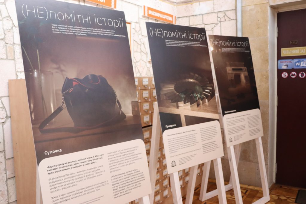 «(Не)помітні історії»: у Миколаєві розпочалась виставка про ВПО (ФОТО) 9
