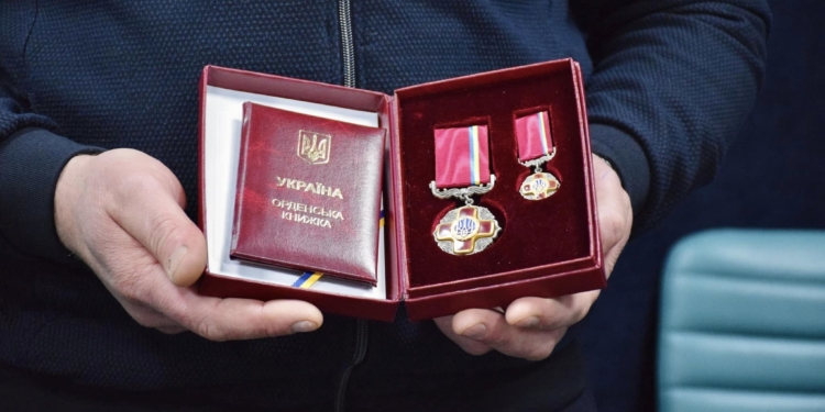 Миколаївцям вручили високі державні нагороди: ордени та почесне звання (ФОТО)