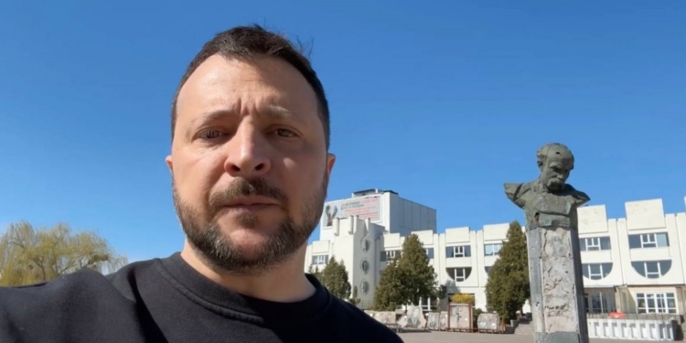 Сьогодні ми вшановуємо силу кожного й кожної, хто вистояв, б’ється й працює та обов’язково принесе волю всій нашій землі – Зеленський (ВIДЕО)