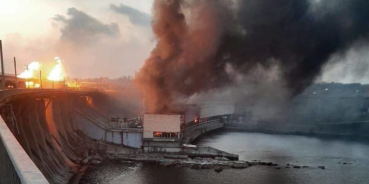 Є влучення в ГЕС-1 і ГЕС-2, а також в одну опірну балку греблі ДніпроГЕСу, – Укргідроенерго (ВІДЕО)