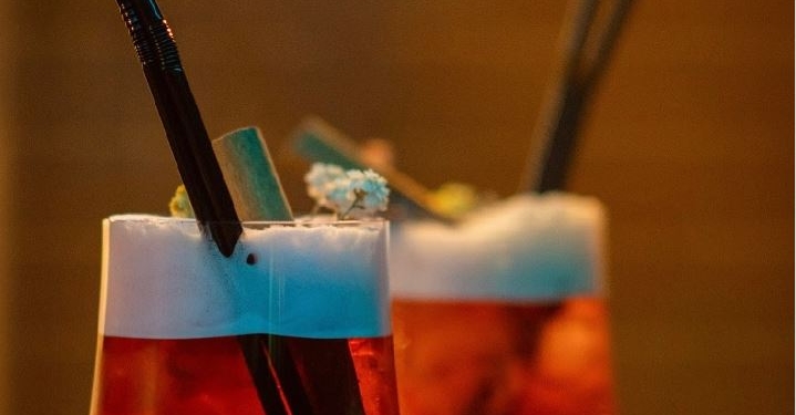 У Харківському барі пропонують коктейлі “Мрія педофіла”, “Приниження”, “Інцест”, “Насмоктала” і т.д. Кажуть –  заради ЗСУ (ФОТО)