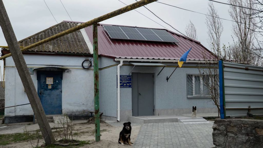 На даху амбулаторії у Малій Коренисі встановили гібридну сонячну станцію (ФОТО) 5