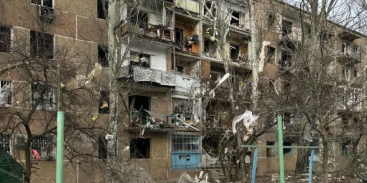 16 людей поранені через удар РФ по Кураховому (ФОТО)