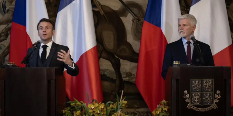 “Давайте не обмежувати себе”, – президент Чехії Павел за продовження дискусії про можливу присутність в Україні