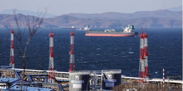 В РФ заявили про “жест доброй волі” в скороченні експорту нафти