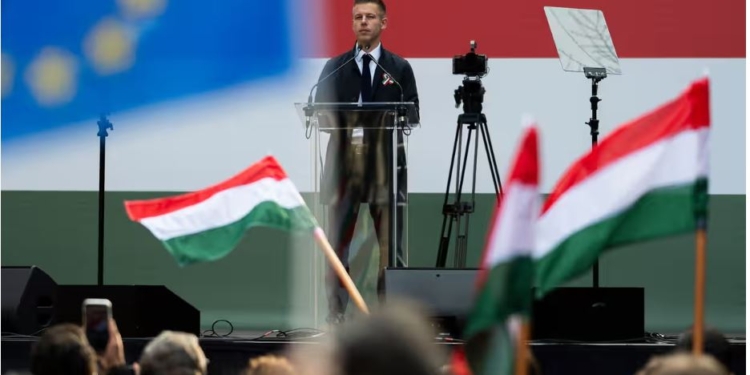 В Угорщині у Орбана зявився конкурент.  Каже, що час настав, і збирає тисячні мітинги (ФОТО)