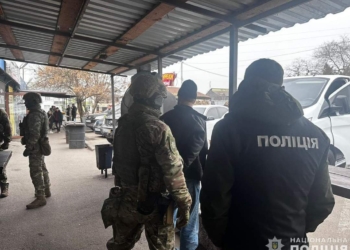 На ринку в Коблеве затримали кримінальника – вимагав $5 тис. неіснуючого боргу (ФОТО)
