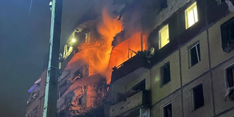 У Кривому Розі 3 загиблих, 48 поранених – ракети вдарили по 2 багатоповерхівкам (ФОТО, ВІДЕО)