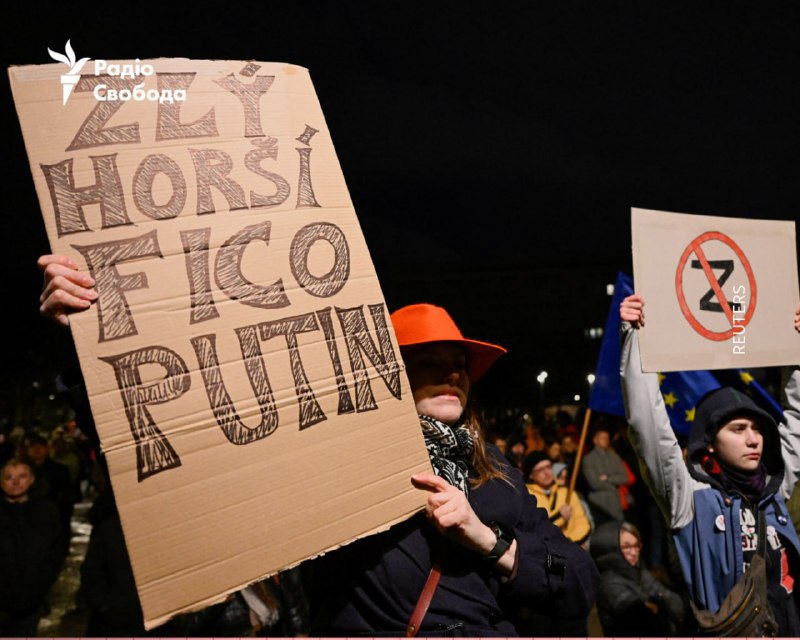 У Словаччині пройшли протести проти антиукраїнської політики Фіцо (ФОТО) 2