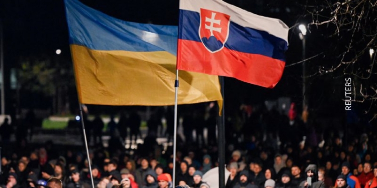 У Словаччині пройшли протести проти антиукраїнської політики Фіцо (ФОТО)