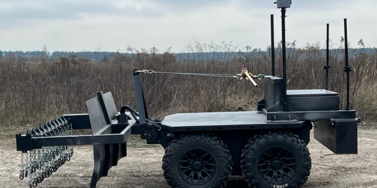 Новий комплекс дистанційного розмінування випробували в Україні (ФОТО)
