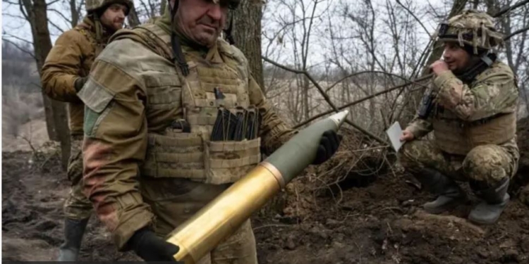 Україна у 20 разів збільшила виробництво зброї на своїх підприємствах, але за ними полюють російські ракете, – Associated Press