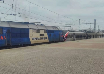 Внаслідок ракетної атаки є зміни руху потягів, – Укрзалізниця