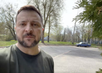 «Ми повинні зробити все можливе й неможливе, щоб якнайбільше наших міст і громад були захищені» – звернення Зеленського (ВІДЕО)