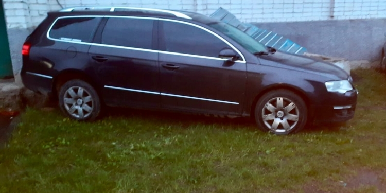 Викрасти автівку, щоб врізатись в стіну? На Миколаївщині затримали 19-річного викрадача