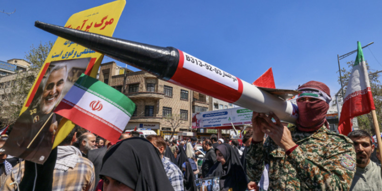 Іран почав атаку на Ізраїль, запустивши десятки дронів-камікадзе, – ЗМІ