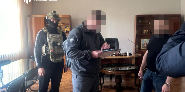 Парна корупція. На Дніпропетровщині на хабарі взяли мера і секретаря міськради (ФОТО, ВІДЕО)