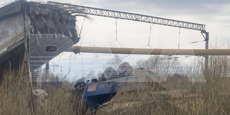 Знову без нас. У Вязьмі в РФ впав міст (ФОТО, ВІДЕО)