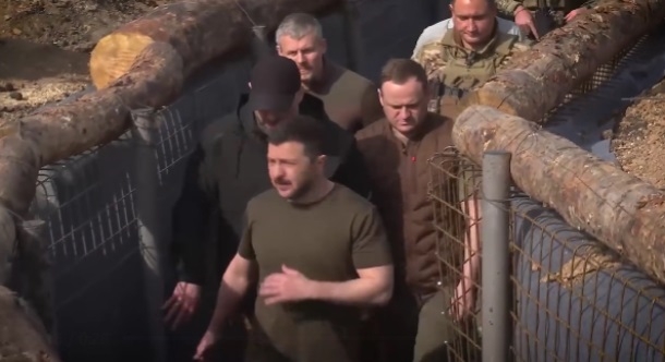 Зеленський проінспектував будівництво фортифікаційних споруд на Харківщині (ВІДЕО)