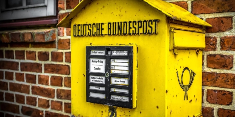 У Німеччині перестануть возити пошту літаками