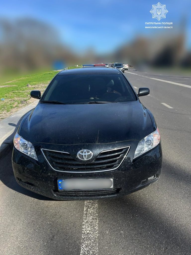 У Миколаєві патрульні виявили автомобіль з «перебитими» номерами агрегатів 1