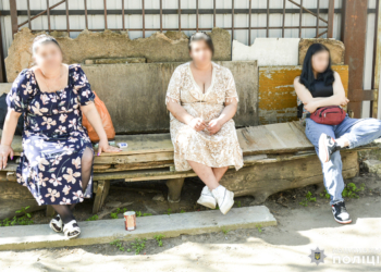 Попили водички і вкрали 70 тис.грн. у пенсіонерки: у Миколаєві поліцейські затримали трьох зловмисниць (ФОТО, ВІДЕО)
