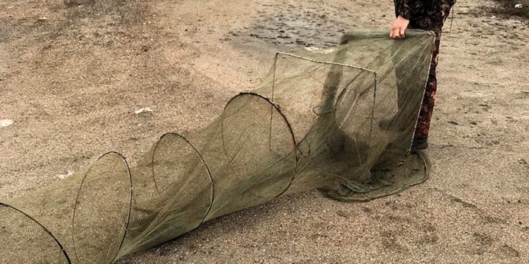 На Миколаївщині впіймали браконьєра, який ловив рибу забороненим ятерем (ФОТО)