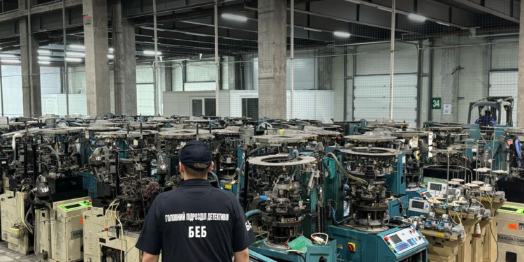 Не тільки в Одесі, але й на Миколаївщині діяли підпільні фабрики з виробництва підробок брендового одягу та взуття (ФОТО)