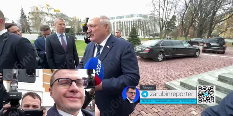 Лукашенко сказав, чому не вступає у війну. І чекає французів