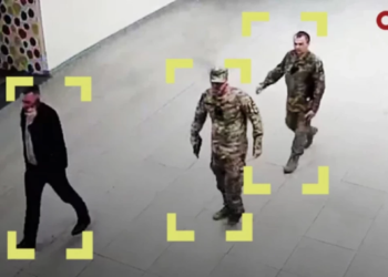Повістки як помста журналістам-розслідувачам? В Україні скандал, звинувачують СБУ, реакція Сирського (ВІДЕО)