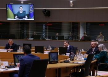 «Нам треба переграти Путіна в рішучості, щоб війна почала йти до справедливого закінчення», – Зеленський звернувся до Євроради (ФОТО, ВІДЕО)