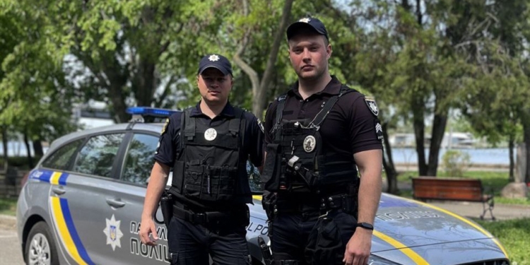 У Миколаєві патрульні не дозволили чоловіку вчинити самогубство – стрибнути з Інгульського мосту