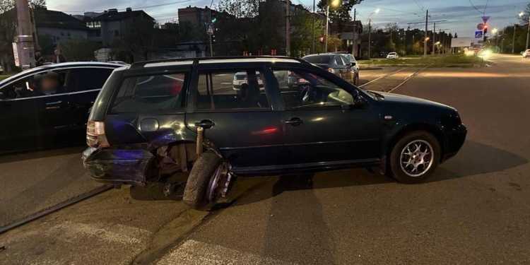 Резонансне ДТП в Миколаєві – 4 авто, 3 постраждалих, п’яний пасажир напав на патрульного (ФОТО)