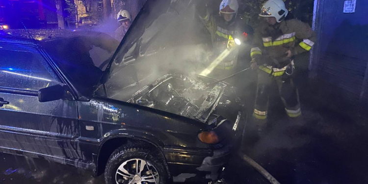У Миколаєві вчора ввечері вогнеборці загасили пожежу автомобіля