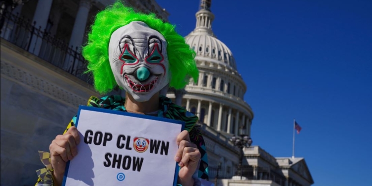 З такими друзями, як Конгрес, Україні й вороги не потрібні, – Bloomberg 